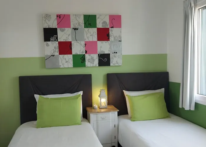 Bay View Apartment *